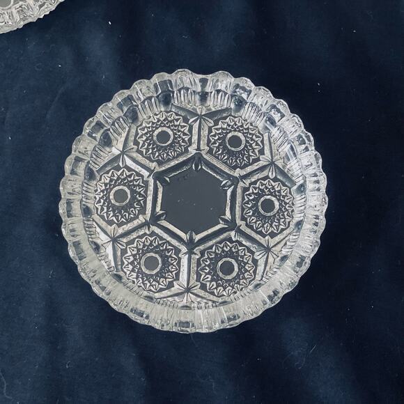 Vintage Pressed Glass Sunburst Pair of Ashtrays - Picture 2 of 4